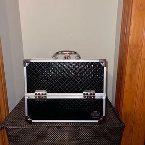 🎄🎁🌟Caboodles Lovestruck XL Makeup train case 🌟🎁🎄